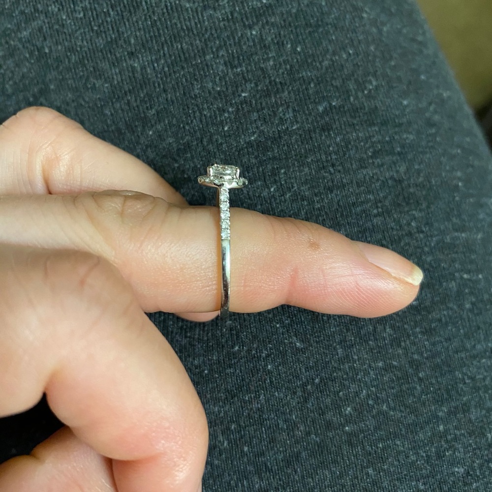 engagement ring - Picture 5 of 6